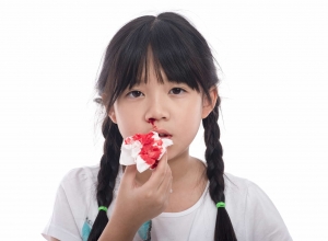 Khi khi bị chảy máu cam phải làm gì? Cách xử trí nhanh khi bị chảy máu cam